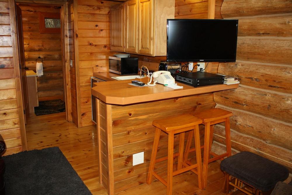 Hearthstone Elegant Lodge by the River photo 21