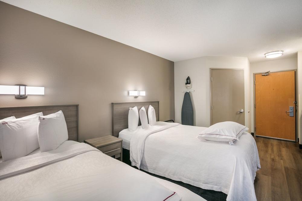 Red Roof Inn PLUS+ Boston - Logan photo 26