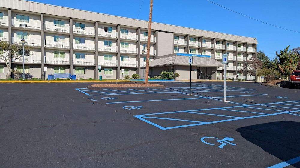 Motel 6 Danvers, MA - Boston North photo 12