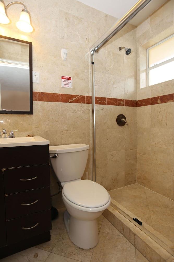 Plaza Travel Inn photo 8