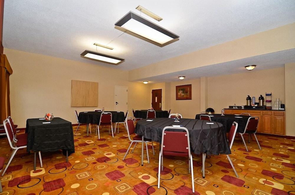 Holiday Inn Express Burlington by IHG photo 78