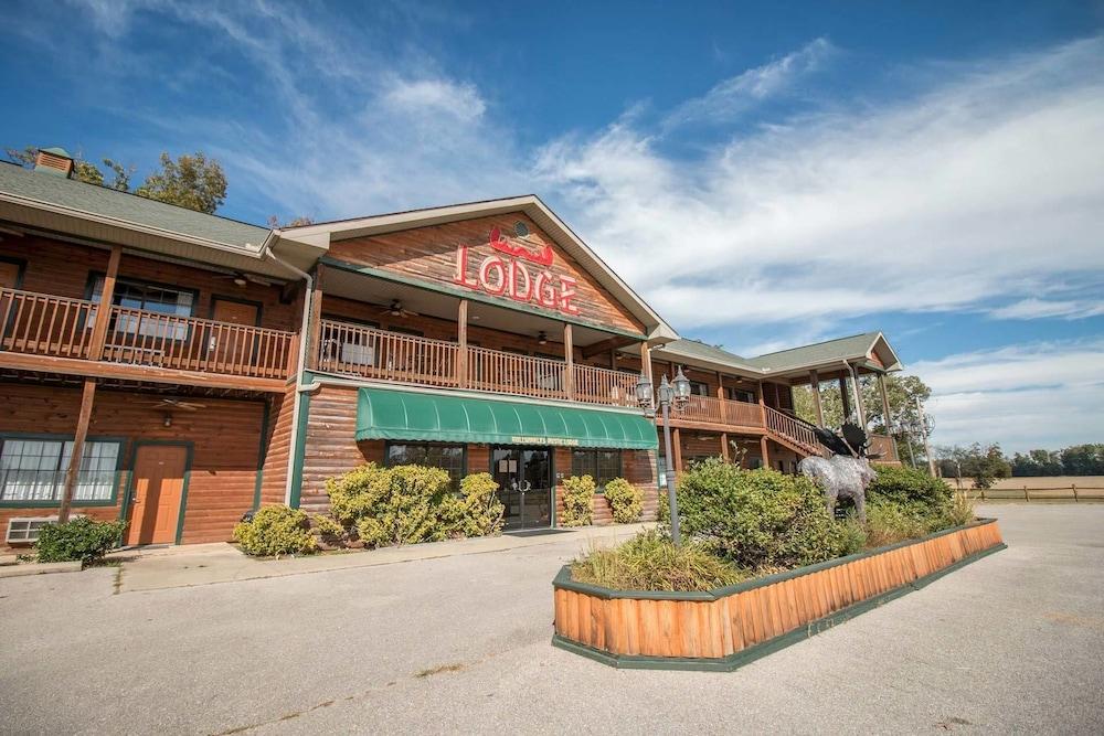 Bullwinkles Rustic Lodge — hotel in Poplar Bluff