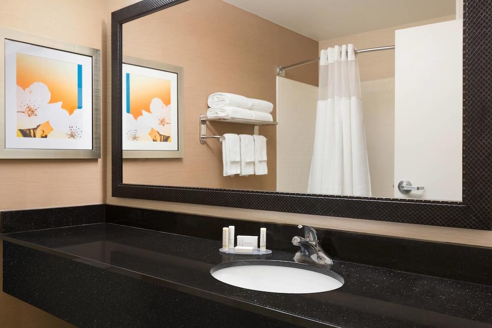 Comfort Inn & Suites Houston North - Spring photo 3