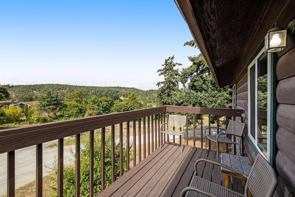 Deer Harbor Inn photo 46