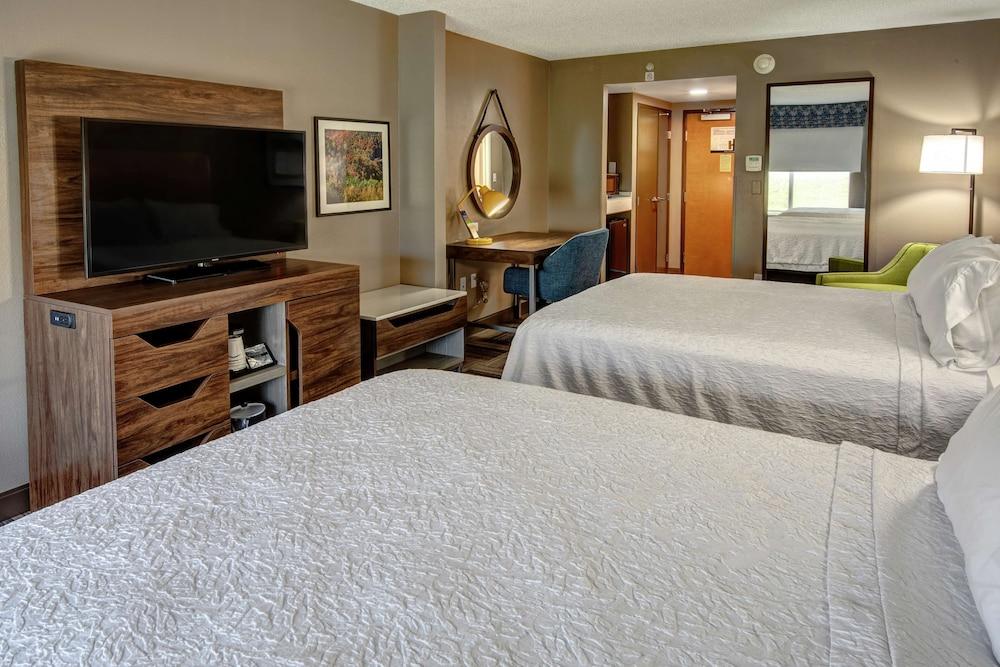 Hampton Inn Latrobe photo 20