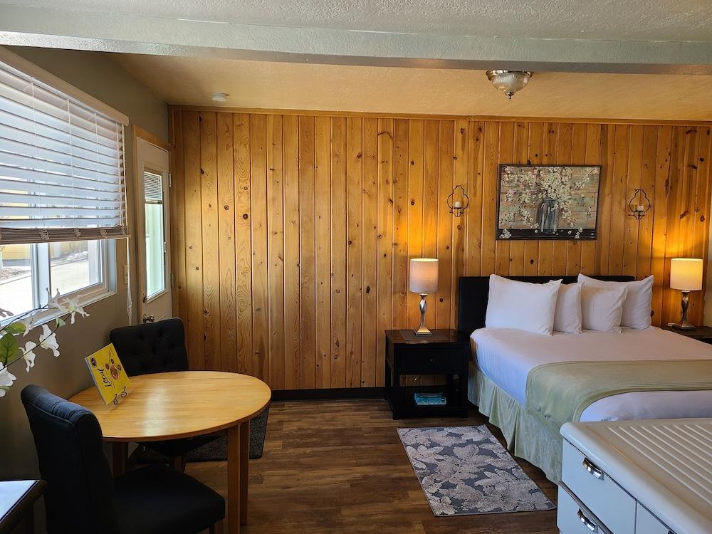 Lamplighter Cabins & Suites photo 20