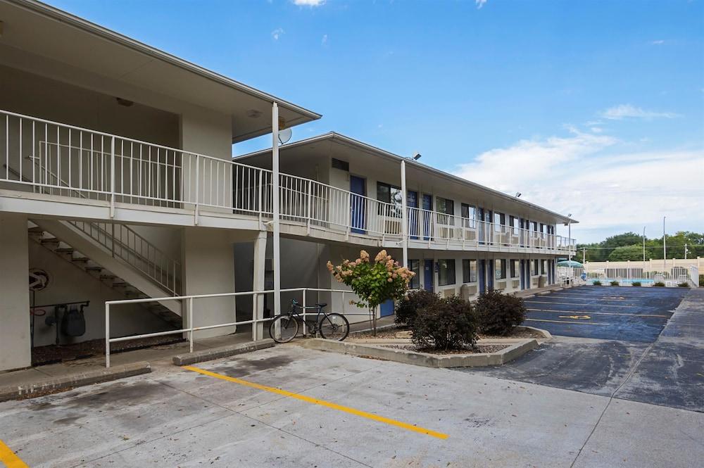 Motel 6 Rochester, MN photo 33