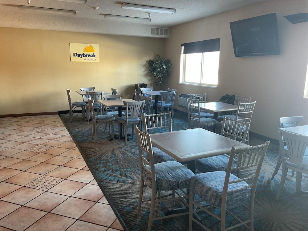 Days Inn by Wyndham Colorado Springs Airport photo 21