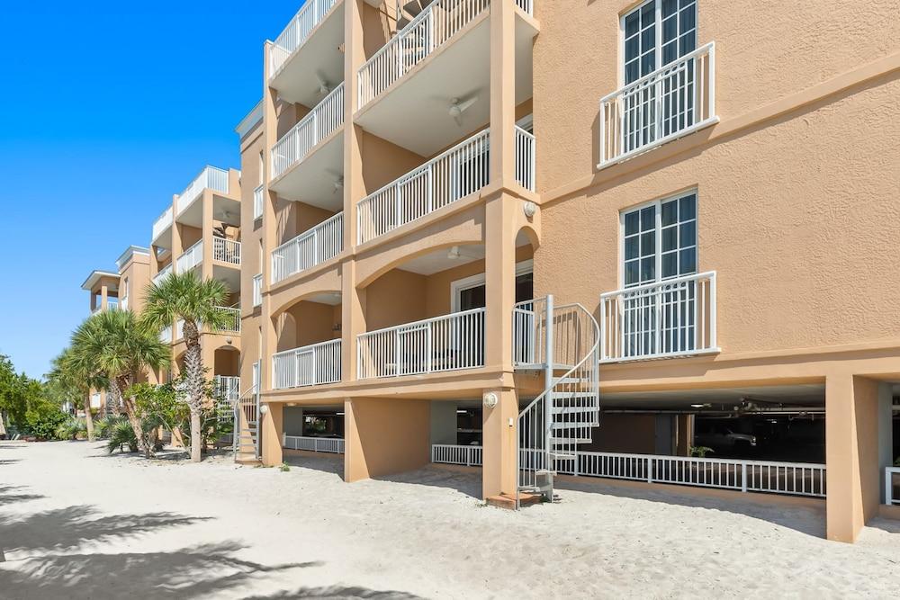 Ocean Front 1BR Suite With Direct Beach Access photo 36
