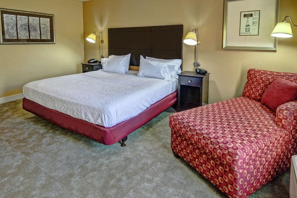 Hampton Inn Jacksonville-Anniston Area photo 29