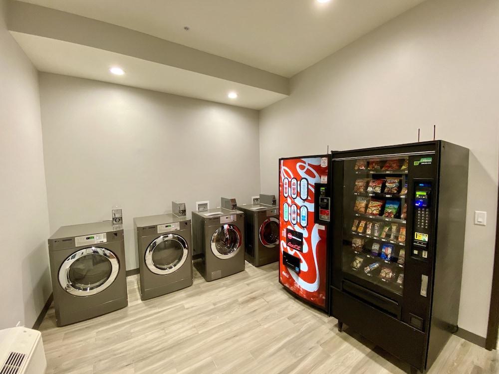 Days Inn & Suites by Wyndham Beaumont West / I-10 & Walden photo 50
