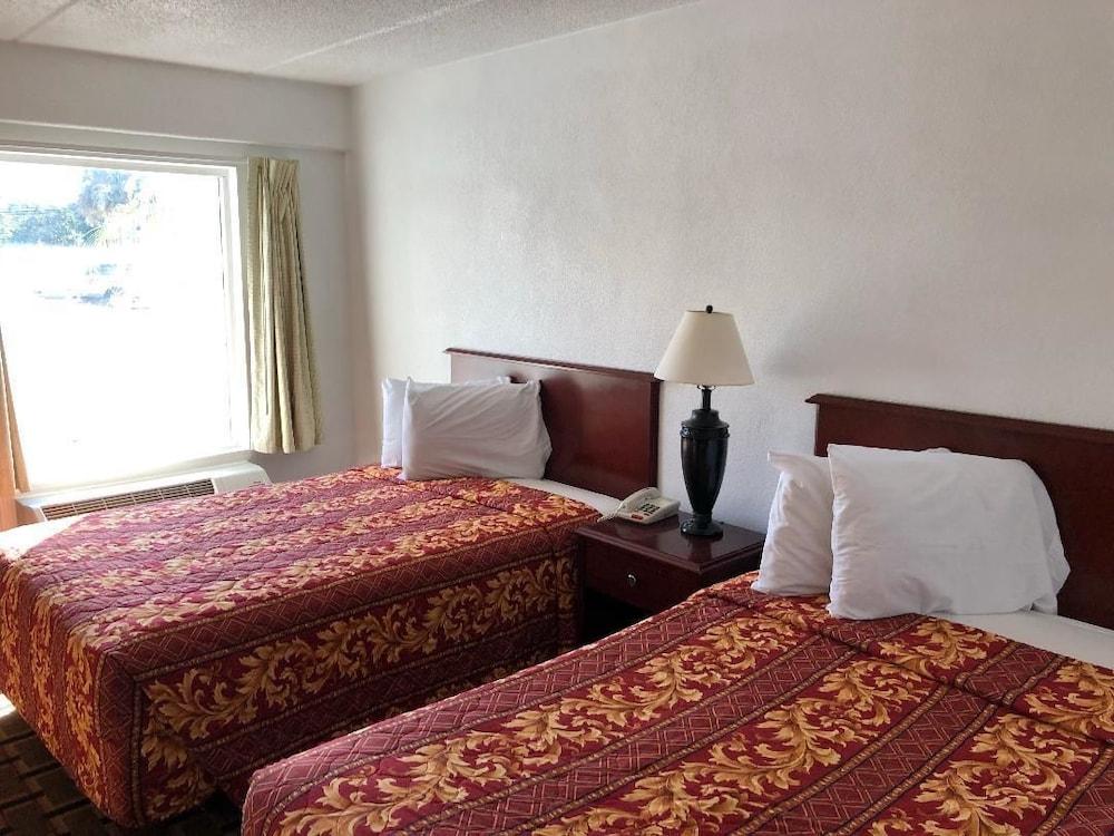 Budget Inn Cocoa photo 25
