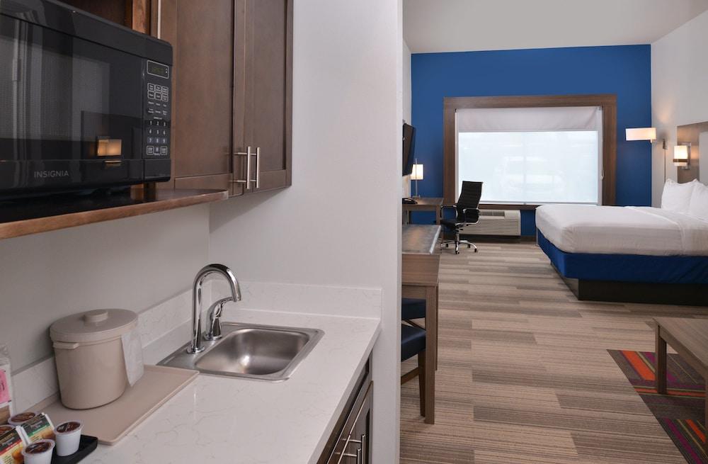 Holiday Inn Express & Suites Houston E - Pasadena by IHG photo 9