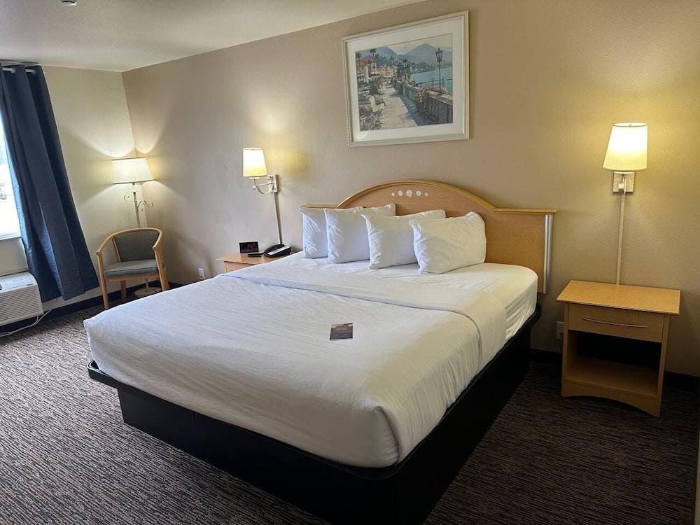 Baymont by Wyndham Lawrenceburg photo 16