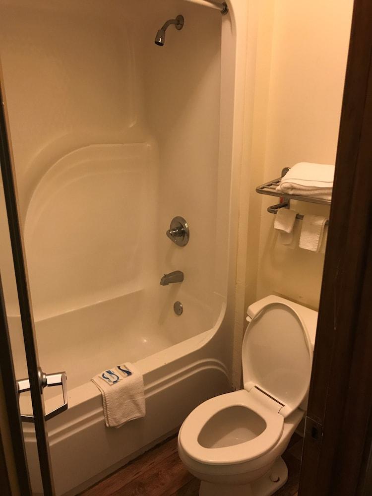 Rocky Creek Inn photo 10