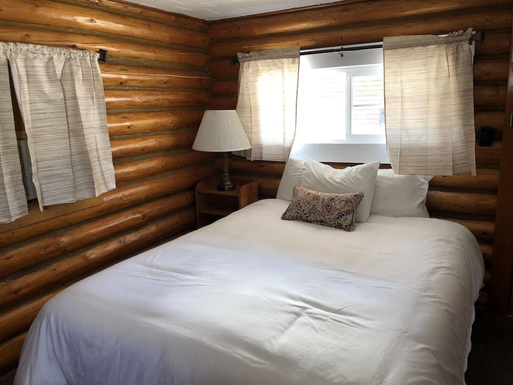 Sportsmans Lodge photo 37