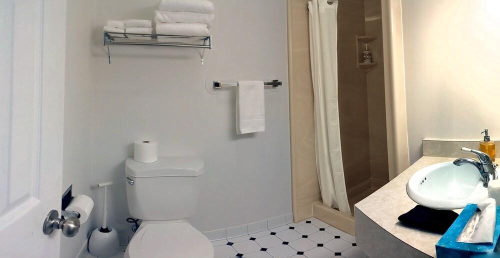 South Side Inn - Burlington photo 28