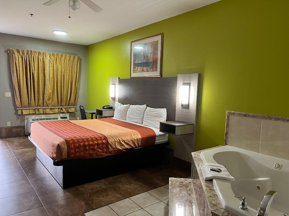 Texas Inn Weslaco photo 33