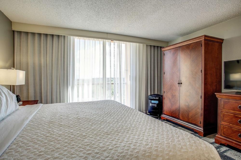 Embassy Suites by Hilton Orlando International Dr Conv Ctr photo 6