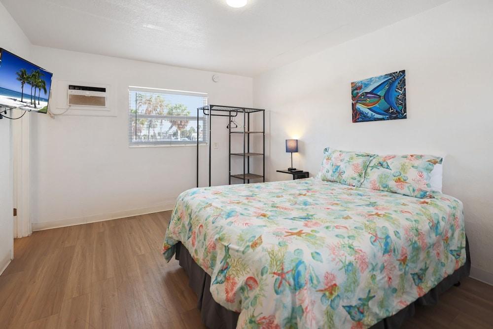 Sun Island Motel photo 35