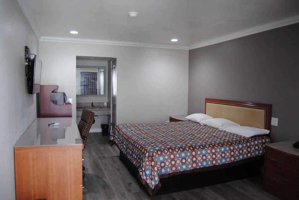 La Puente Inn photo 32