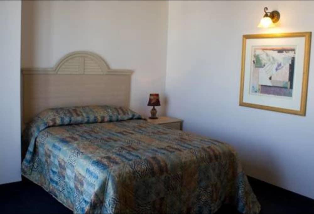 Acropolis Oceanfront Resort photo 9