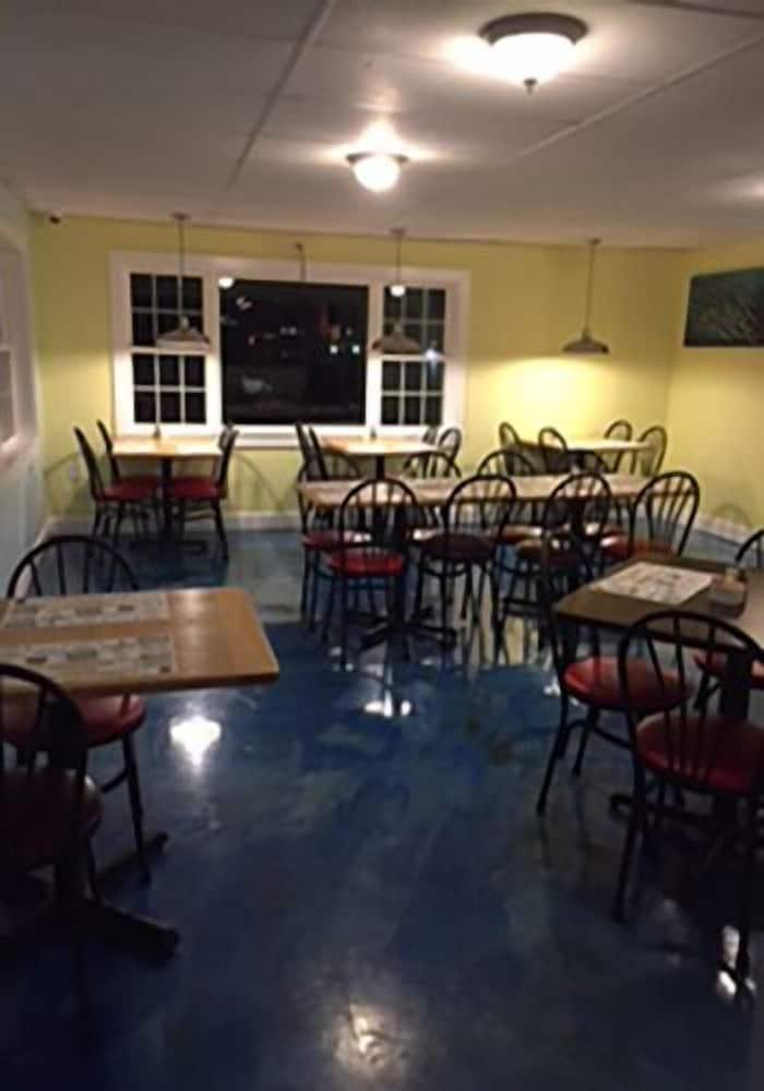 Lake Inn and Restaurant photo 4