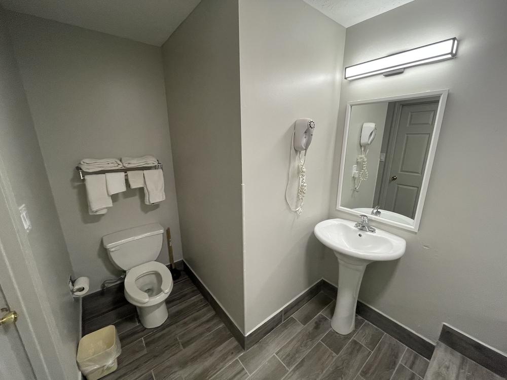 Embassy Inn photo 18