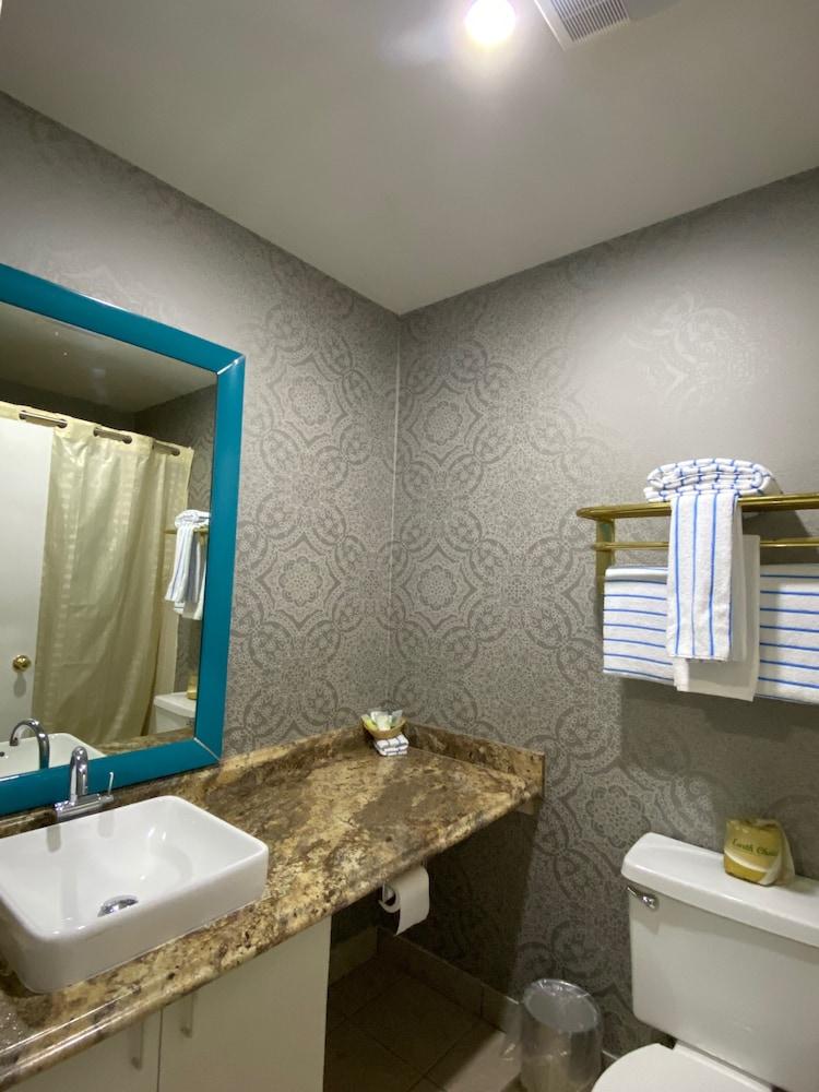 Crown Motel photo 43