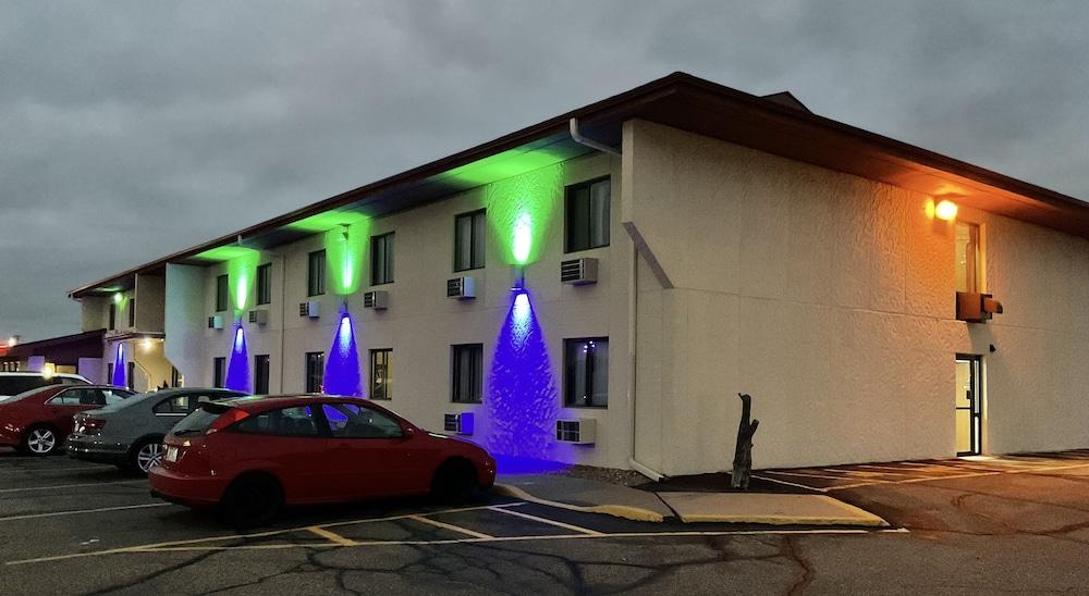 Budget Host Inn Buffalo photo 12