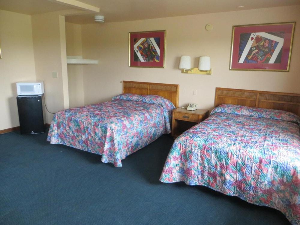 Travelers Inn photo 25