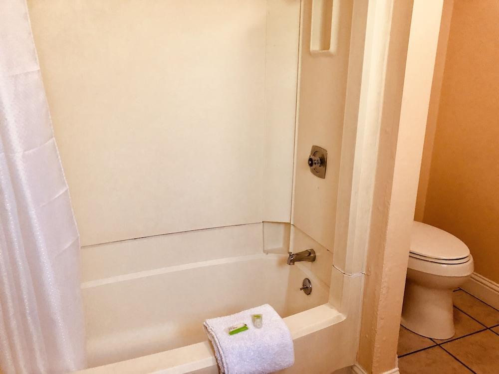 Carmel Resort Inn photo 21