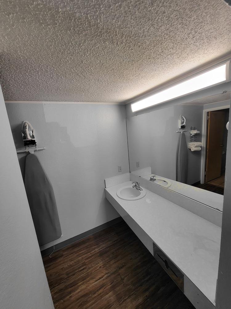 Travelodge by Wyndham Clovis photo 2