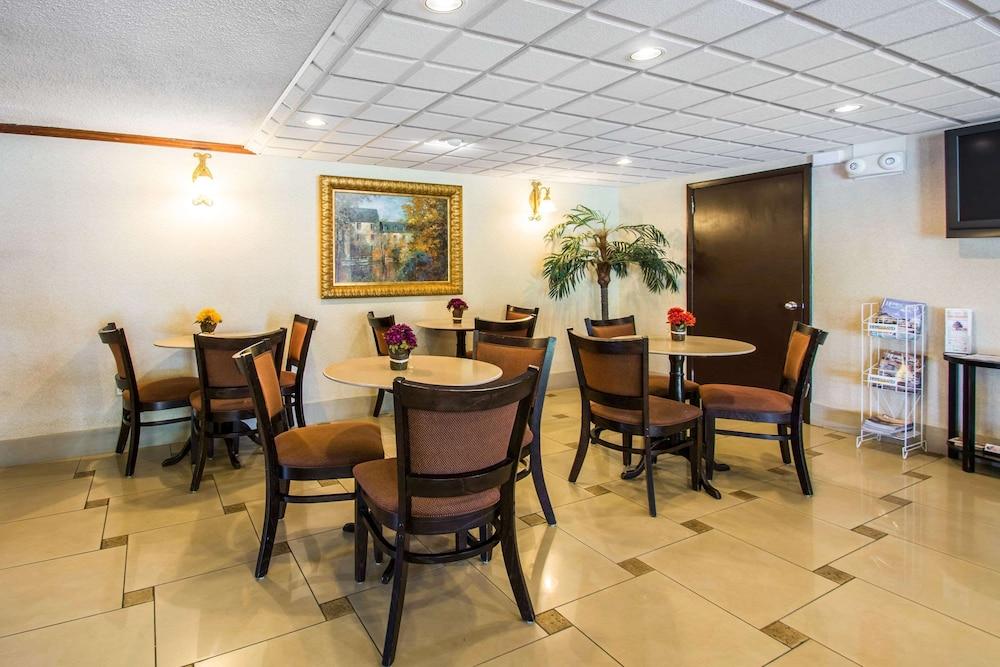 SureStay by Best Western Jacksonville Airport photo 40