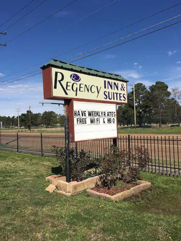 Regency Inn & Suites photo 16