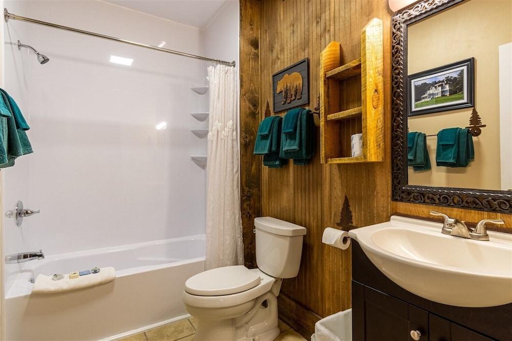 Hemlock Inn photo 30