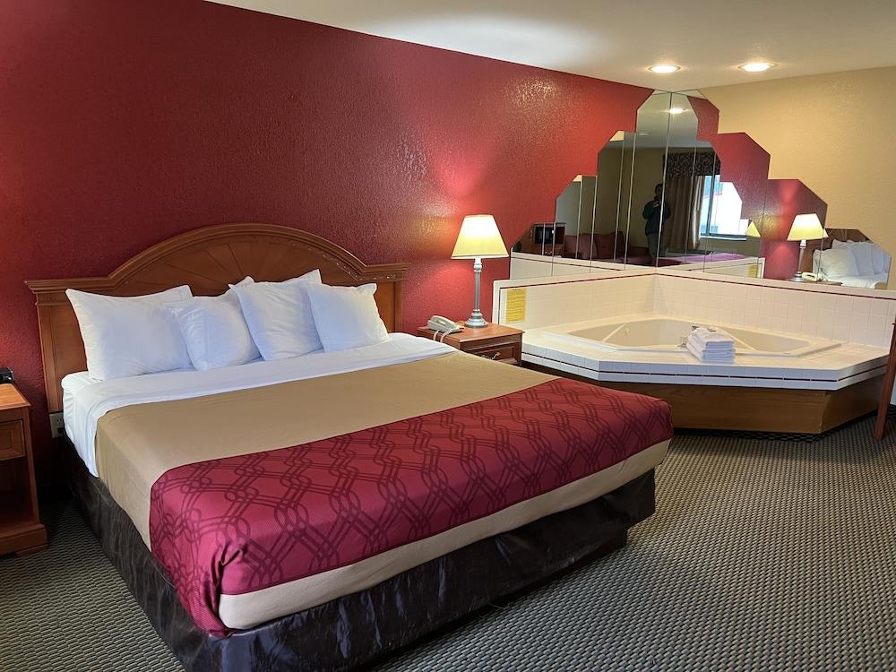 Express Inn & Suites photo 22