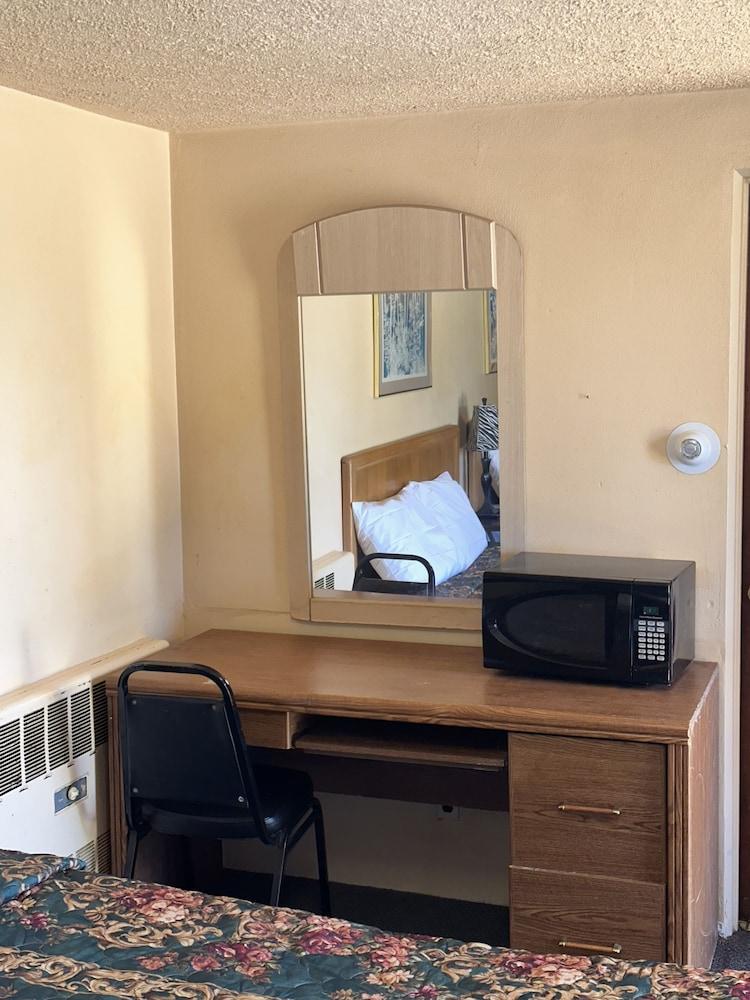 Crestview Motel Inc photo 2