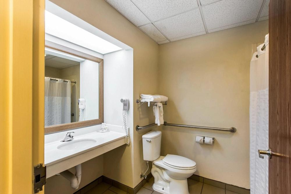 Comfort Inn & Suites Thomson photo 18