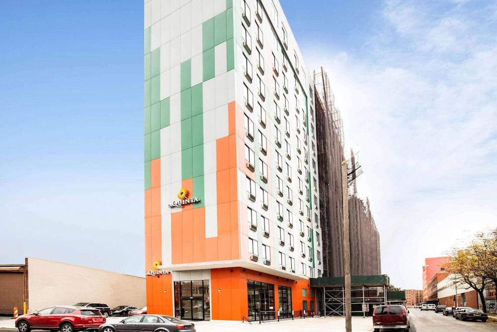 La Quinta Inn and Suites by Wyndham Long Island City photo 5