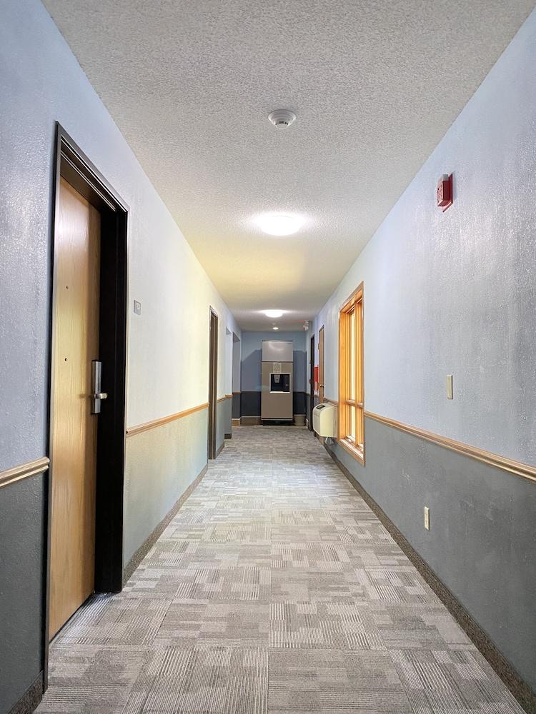 Campus Inn Motel photo 18