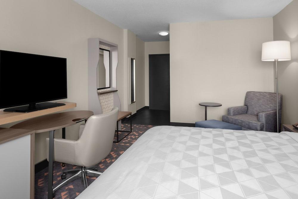 Holiday Inn Hasbrouck Heights-Meadowlands by IHG photo 27