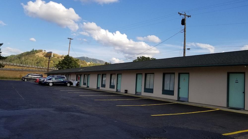 Quick Stop Motel photo 20