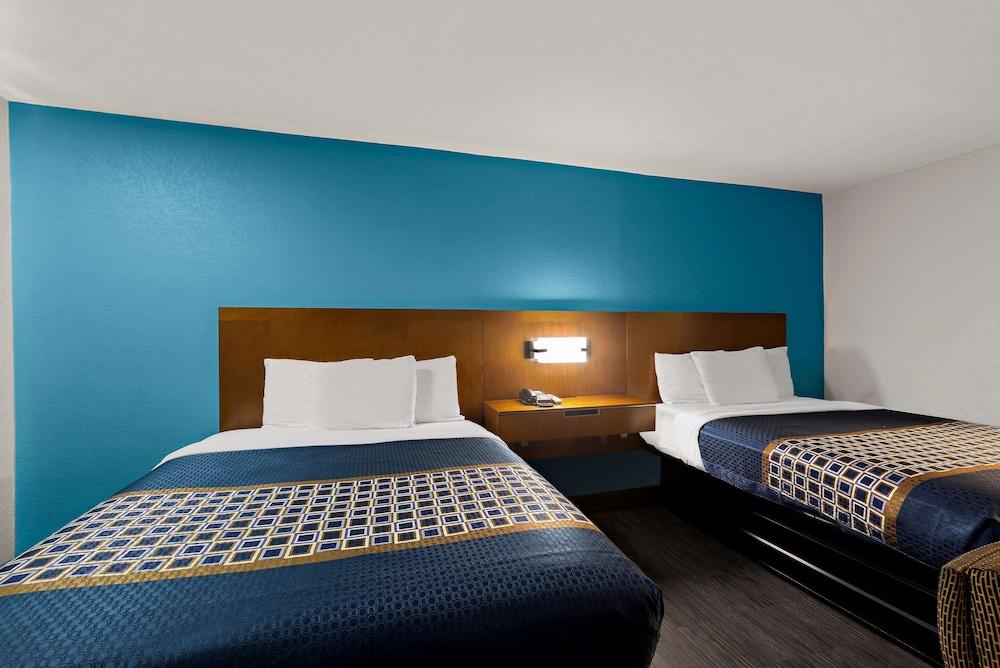 Rodeway Inn Commerce photo 35