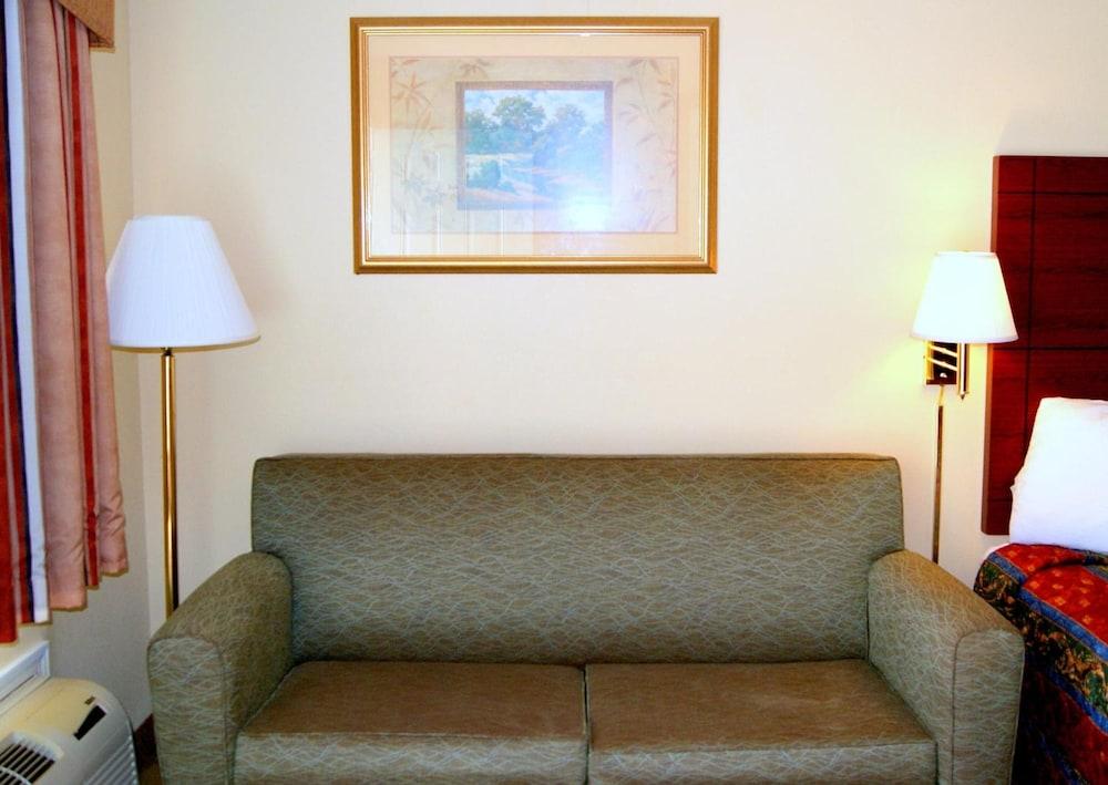 Red Carpet Inn photo 31
