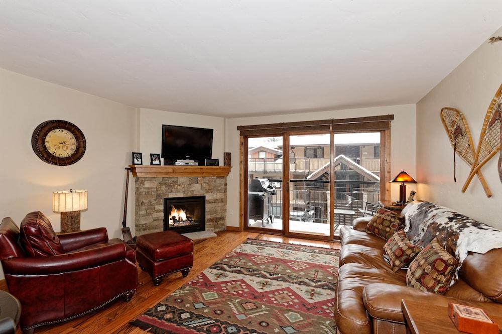 The Crestwood Condominiums photo 56