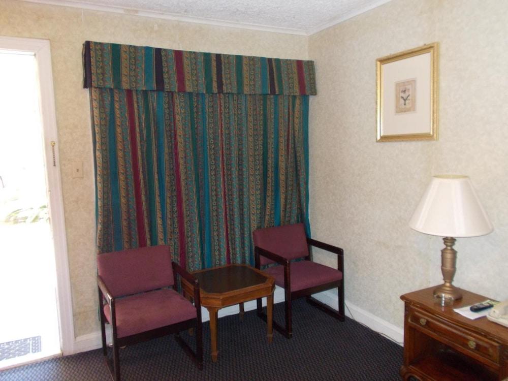 Hillside Motel photo 16