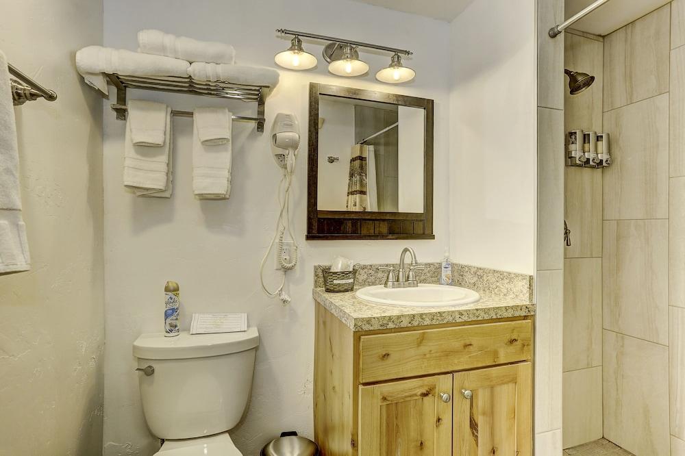 Cascade Lake Inn photo 54