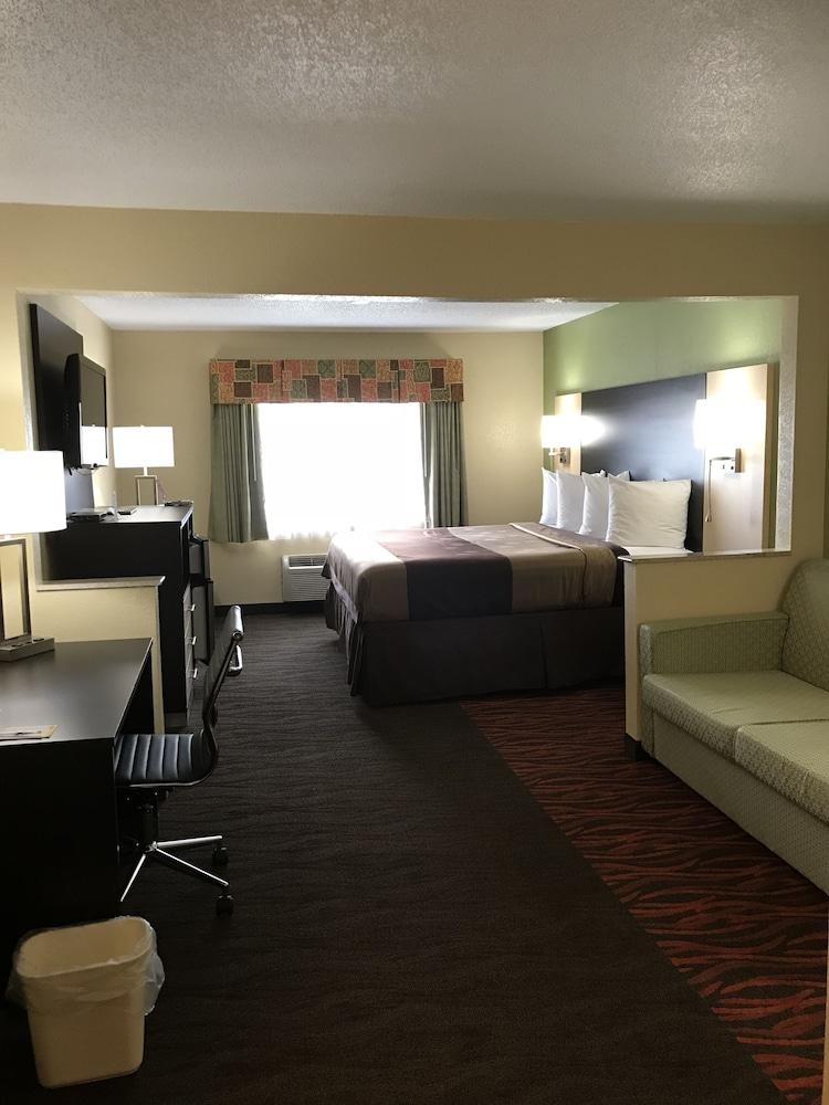 Quality Inn & Suites Benton Harbor - St. Joseph photo 10