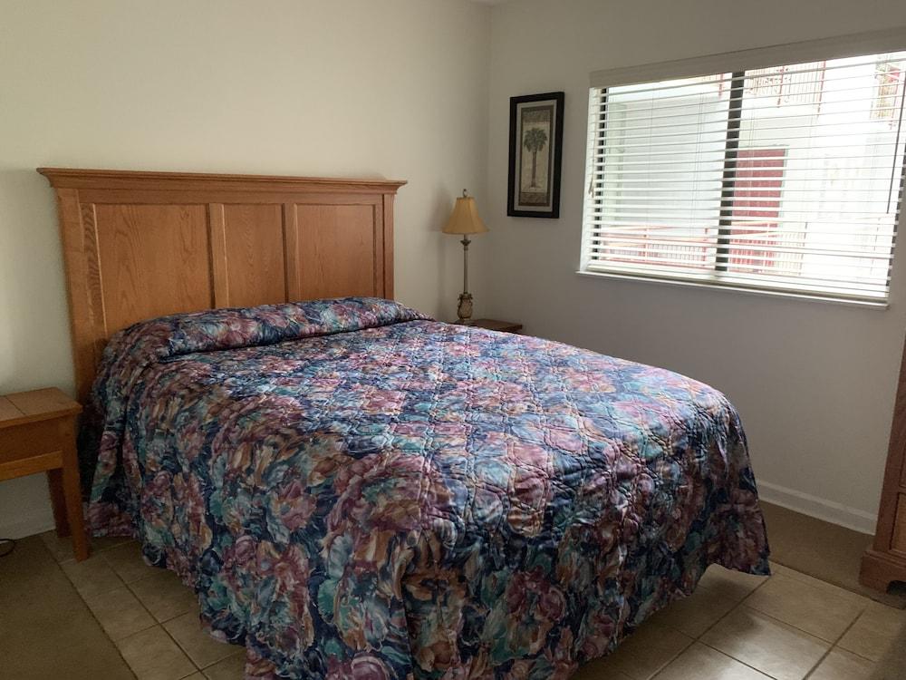 Laurel Inn Condominium photo 23